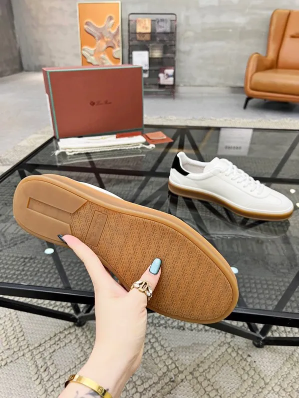 Factory price: 440💰Loro men's shoes💰iana top purchasing agent🇮🇹 men's shoes💰 The popular casual sneakers counter of the popular street man has new products at the same time. The uppers are made of cowhide fabric imported from Italy. The high-quality splicing technology has a classic and generous layout with a masculine temperament. Soft and comfortable cowhide lining. The soles: the original soles are specially provided by the original factory. The exclusive molded soles are super comfortable. The original factory follows the order. 🔍🔍High quality. You can enter and exit the counter at will. Welcome to compare. The code number is 38-44, customized 45